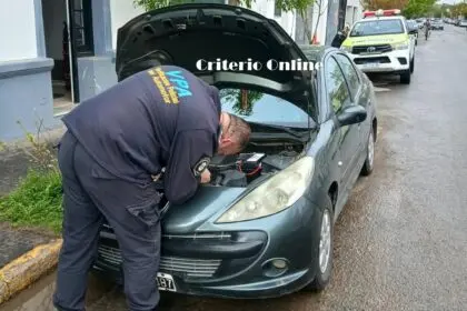 DOLORES: FUE A VERIFICAR UN AUTO Y TENÍA PEDIDO DE SECUESTRO POR HURTO AGRAVADO Y TÍTULO APÓCRIFO